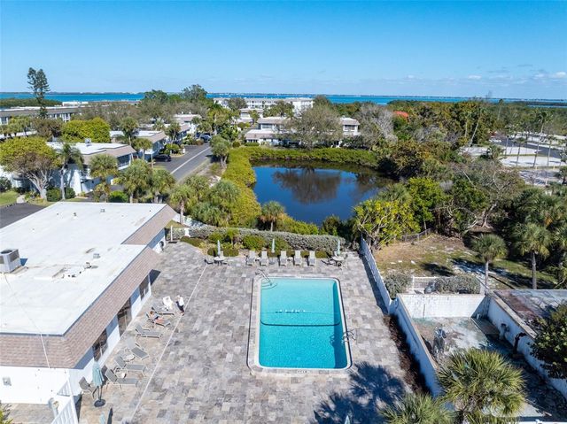 531 SUTTON PLACE, Longboat Key, FL 34228
