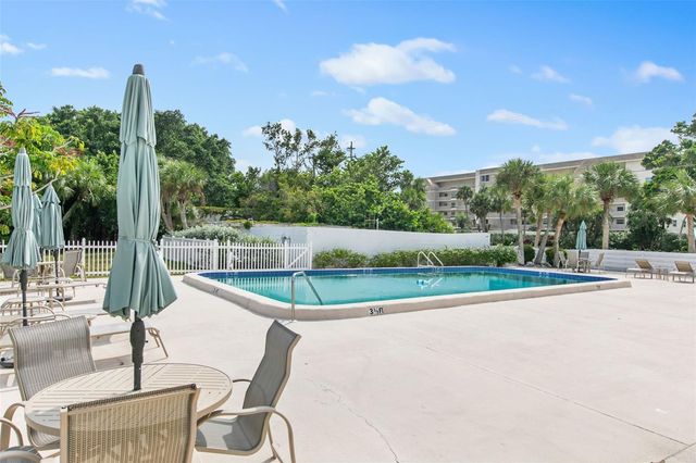 531 SUTTON PLACE, Longboat Key, FL 34228