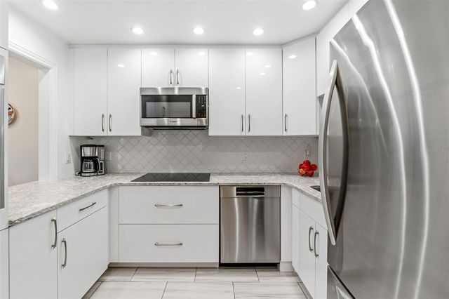531 SUTTON PLACE, Longboat Key, FL 34228