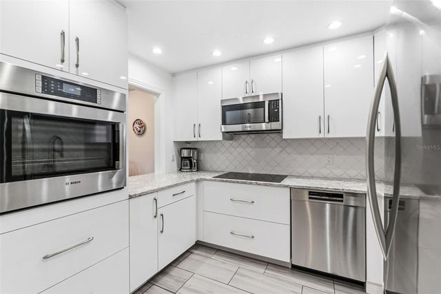 531 SUTTON PLACE, Longboat Key, FL 34228