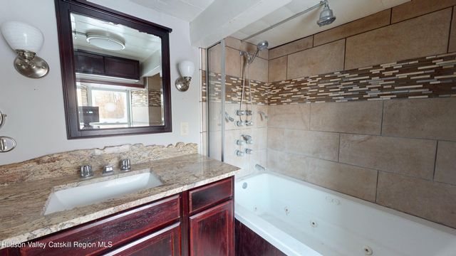 528 Schoharie Turnpike, Athens, NY 12015