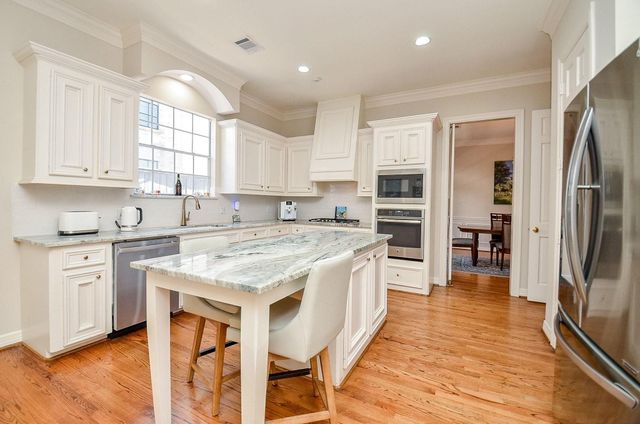 1718 Nantucket Drive C, Houston, TX 77057