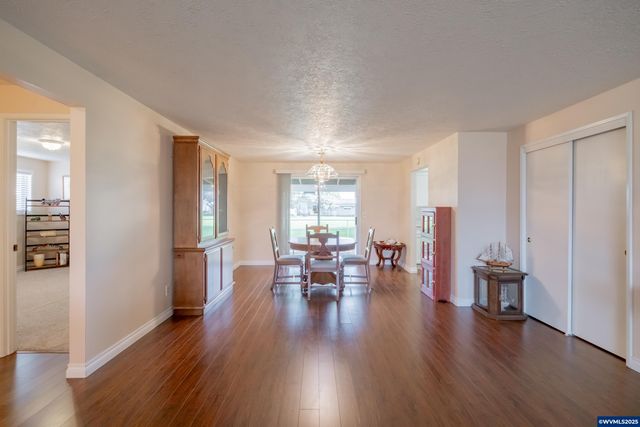 474 E Clackamas Cir, Woodburn, OR 97071