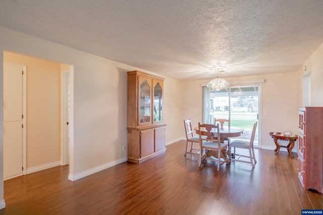 474 E Clackamas Cir, Woodburn, OR 97071