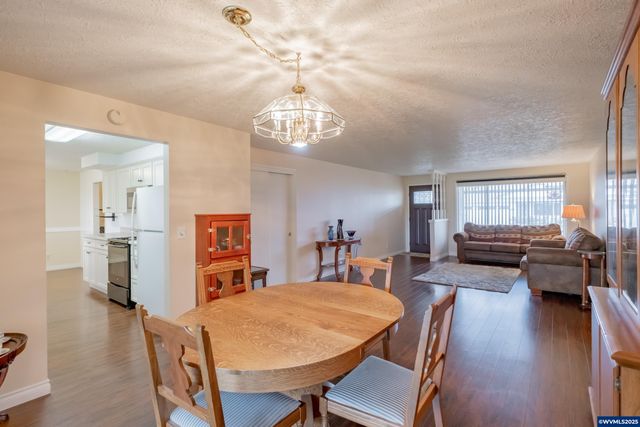 474 E Clackamas Cir, Woodburn, OR 97071