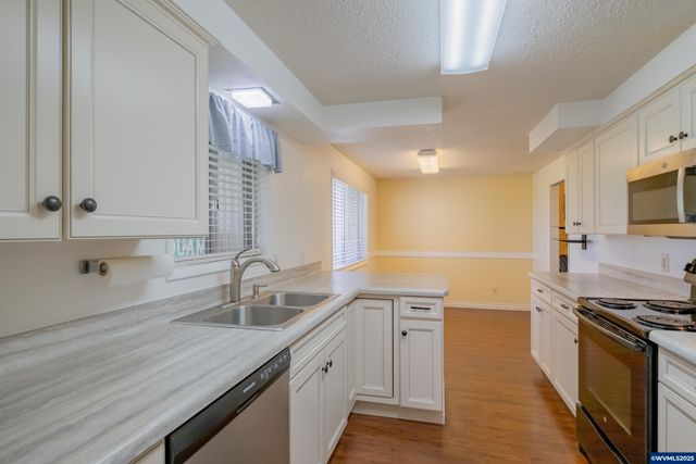 474 E Clackamas Cir, Woodburn, OR 97071