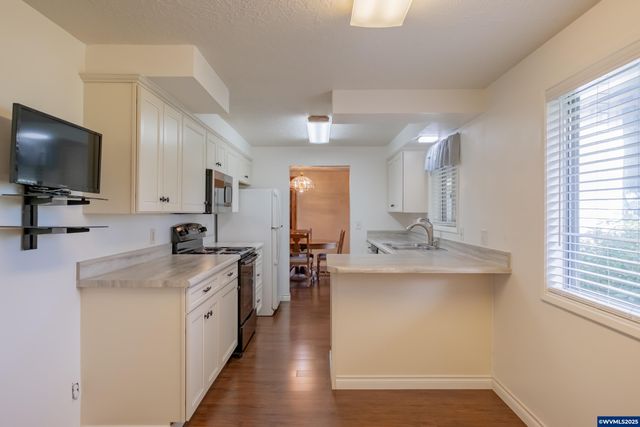 474 E Clackamas Cir, Woodburn, OR 97071