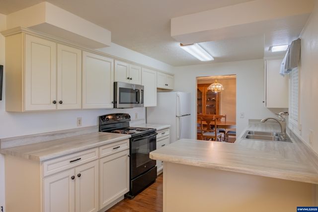 474 E Clackamas Cir, Woodburn, OR 97071