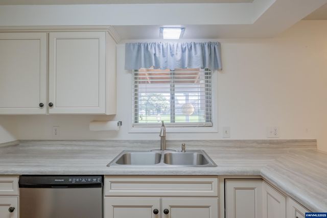 474 E Clackamas Cir, Woodburn, OR 97071