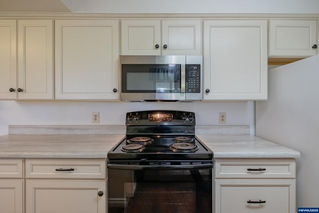 474 E Clackamas Cir, Woodburn, OR 97071