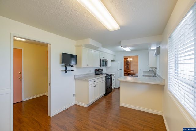 474 E Clackamas Cir, Woodburn, OR 97071