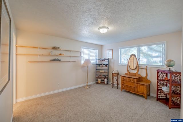 474 E Clackamas Cir, Woodburn, OR 97071