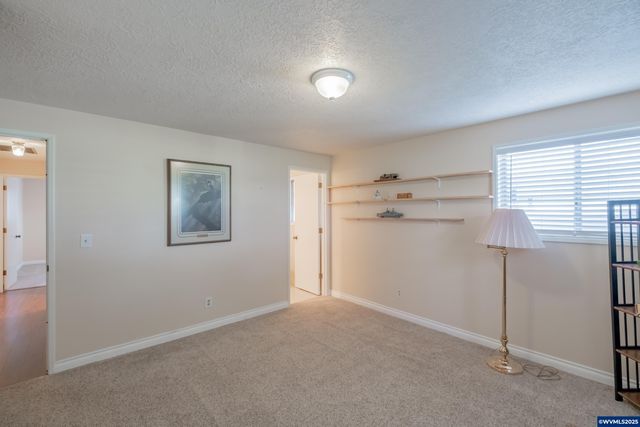 474 E Clackamas Cir, Woodburn, OR 97071