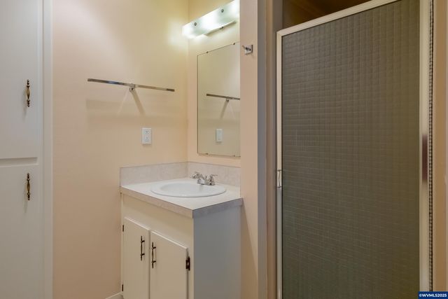 474 E Clackamas Cir, Woodburn, OR 97071