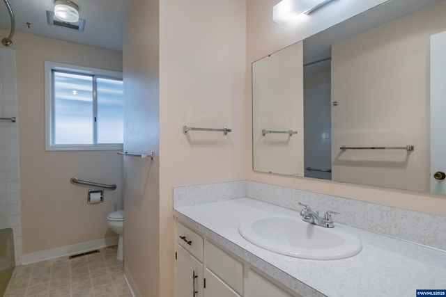 474 E Clackamas Cir, Woodburn, OR 97071