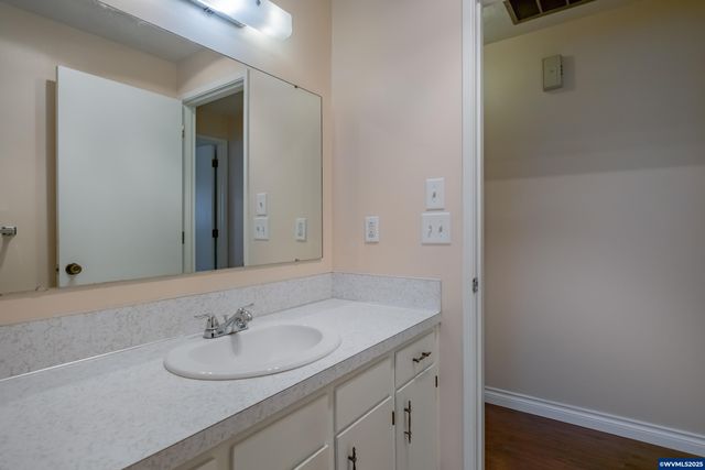 474 E Clackamas Cir, Woodburn, OR 97071