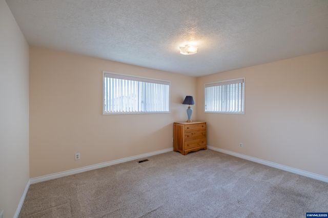 474 E Clackamas Cir, Woodburn, OR 97071