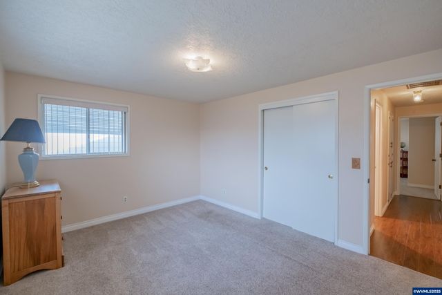 474 E Clackamas Cir, Woodburn, OR 97071