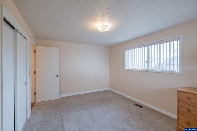 474 E Clackamas Cir, Woodburn, OR 97071