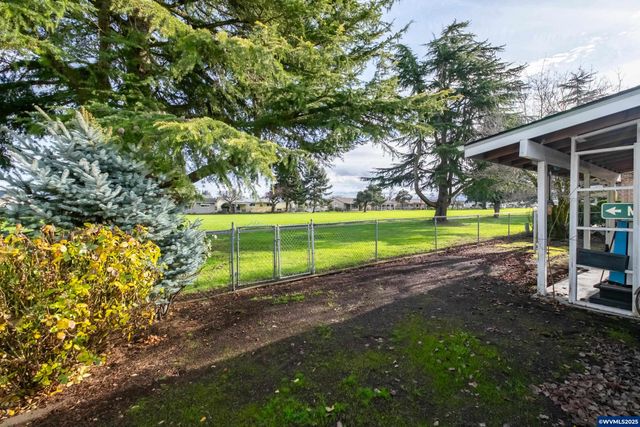 474 E Clackamas Cir, Woodburn, OR 97071