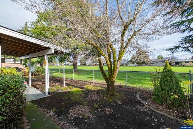 474 E Clackamas Cir, Woodburn, OR 97071