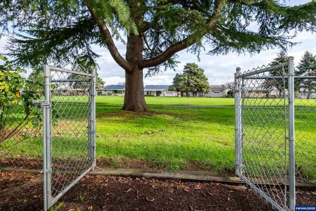 474 E Clackamas Cir, Woodburn, OR 97071