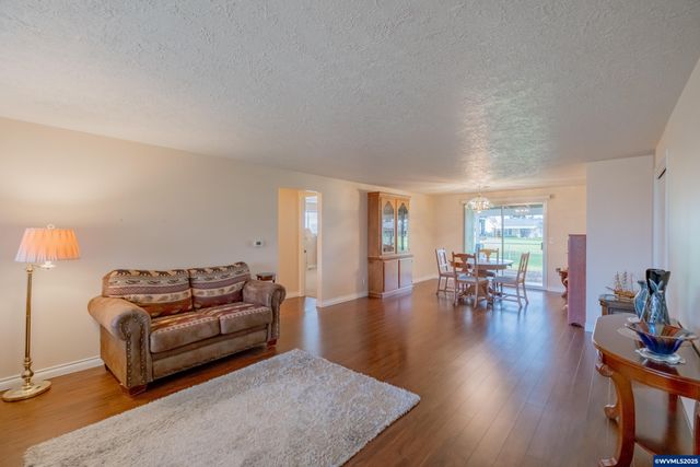 474 E Clackamas Cir, Woodburn, OR 97071