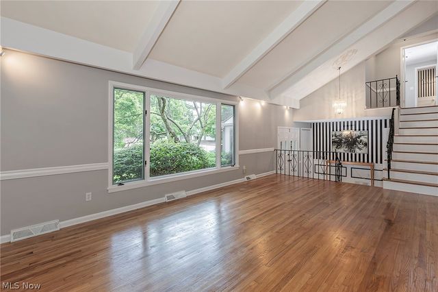 5512 Lansbury Lane, Lyndhurst, OH 44124