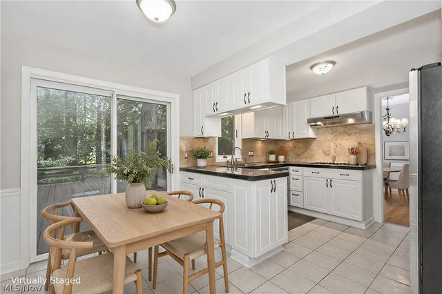 5512 Lansbury Lane, Lyndhurst, OH 44124