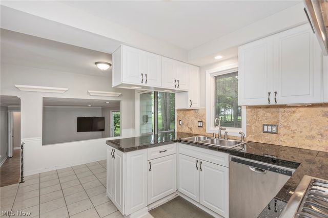 5512 Lansbury Lane, Lyndhurst, OH 44124