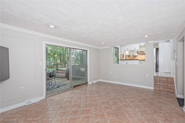 5512 Lansbury Lane, Lyndhurst, OH 44124