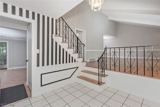 5512 Lansbury Lane, Lyndhurst, OH 44124