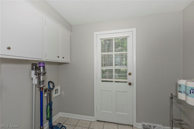 5512 Lansbury Lane, Lyndhurst, OH 44124