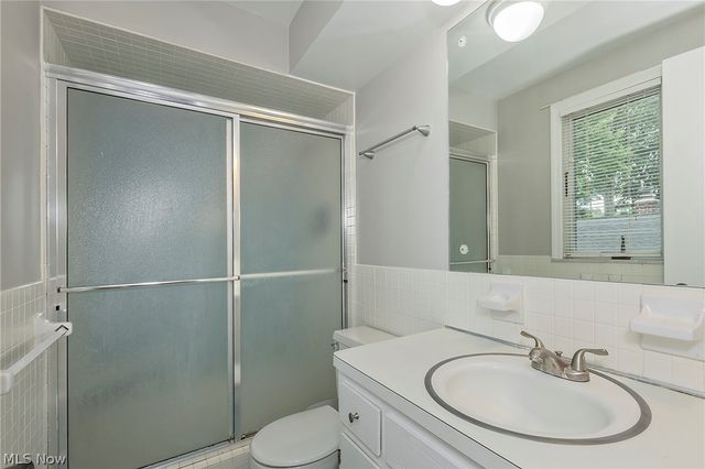 5512 Lansbury Lane, Lyndhurst, OH 44124