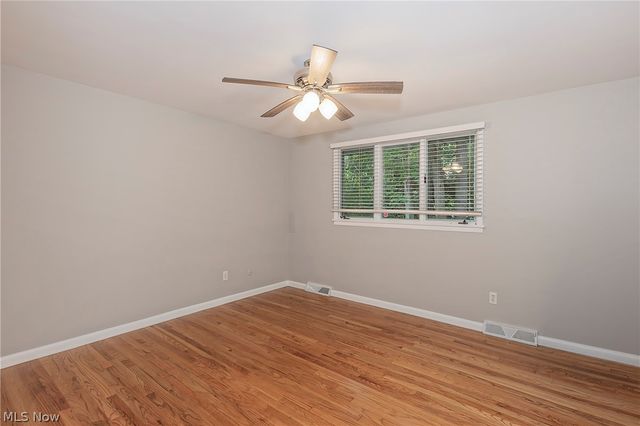5512 Lansbury Lane, Lyndhurst, OH 44124