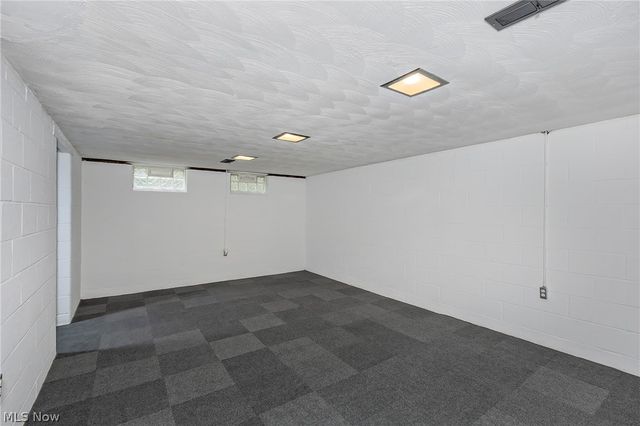 5512 Lansbury Lane, Lyndhurst, OH 44124