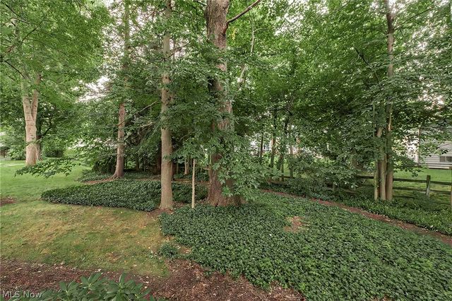 5512 Lansbury Lane, Lyndhurst, OH 44124