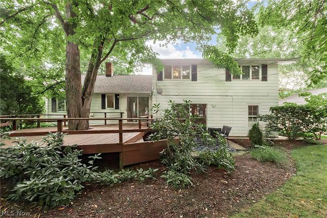 5512 Lansbury Lane, Lyndhurst, OH 44124