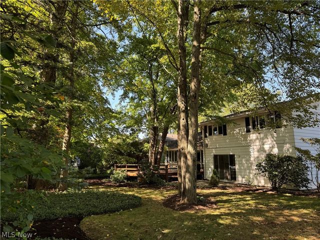 5512 Lansbury Lane, Lyndhurst, OH 44124