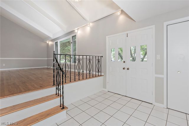 5512 Lansbury Lane, Lyndhurst, OH 44124