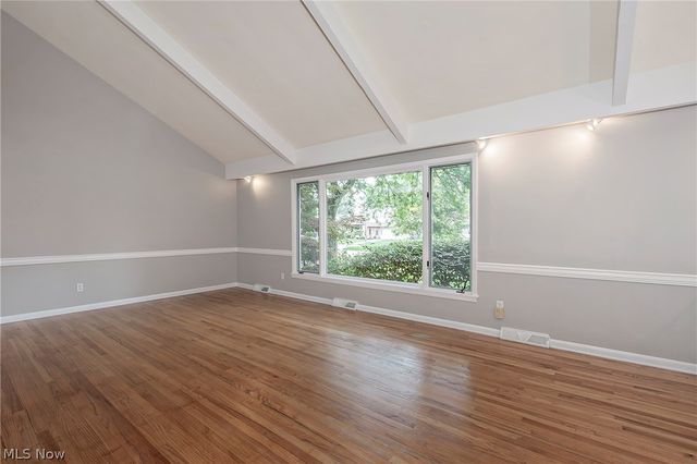 5512 Lansbury Lane, Lyndhurst, OH 44124