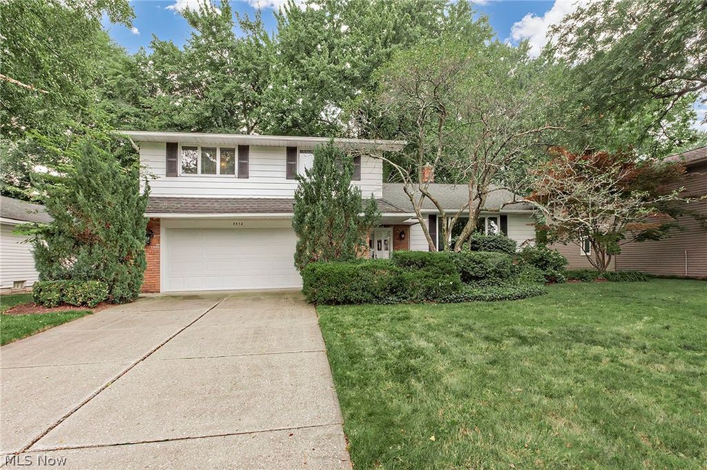 5512 Lansbury Lane, Lyndhurst, OH 44124