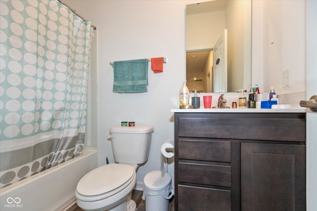 2318 Riviera Place, Greenwood, IN 46143