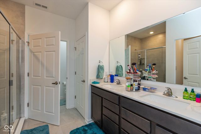 2318 Riviera Place, Greenwood, IN 46143