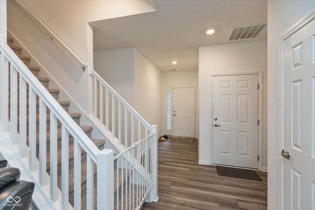 2318 Riviera Place, Greenwood, IN 46143