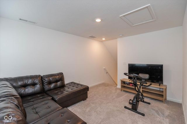 2318 Riviera Place, Greenwood, IN 46143