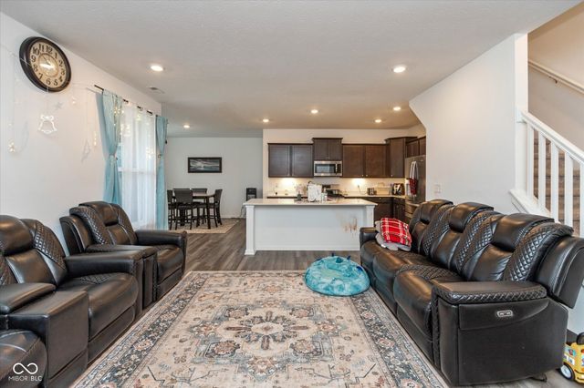 2318 Riviera Place, Greenwood, IN 46143