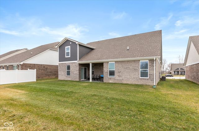 2318 Riviera Place, Greenwood, IN 46143