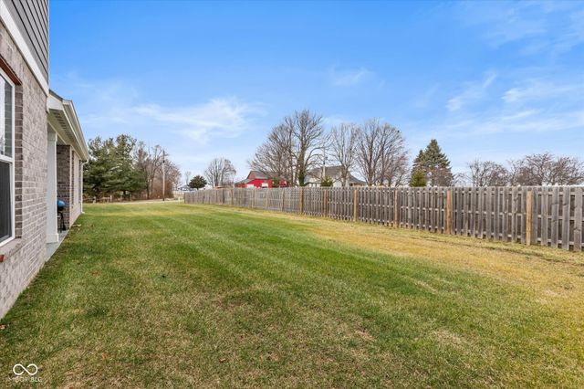 2318 Riviera Place, Greenwood, IN 46143