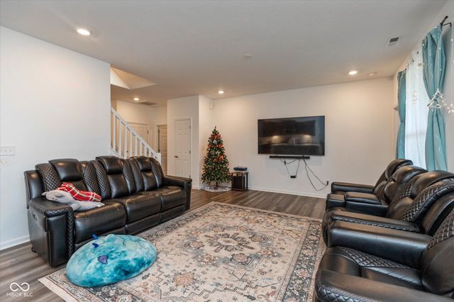 2318 Riviera Place, Greenwood, IN 46143